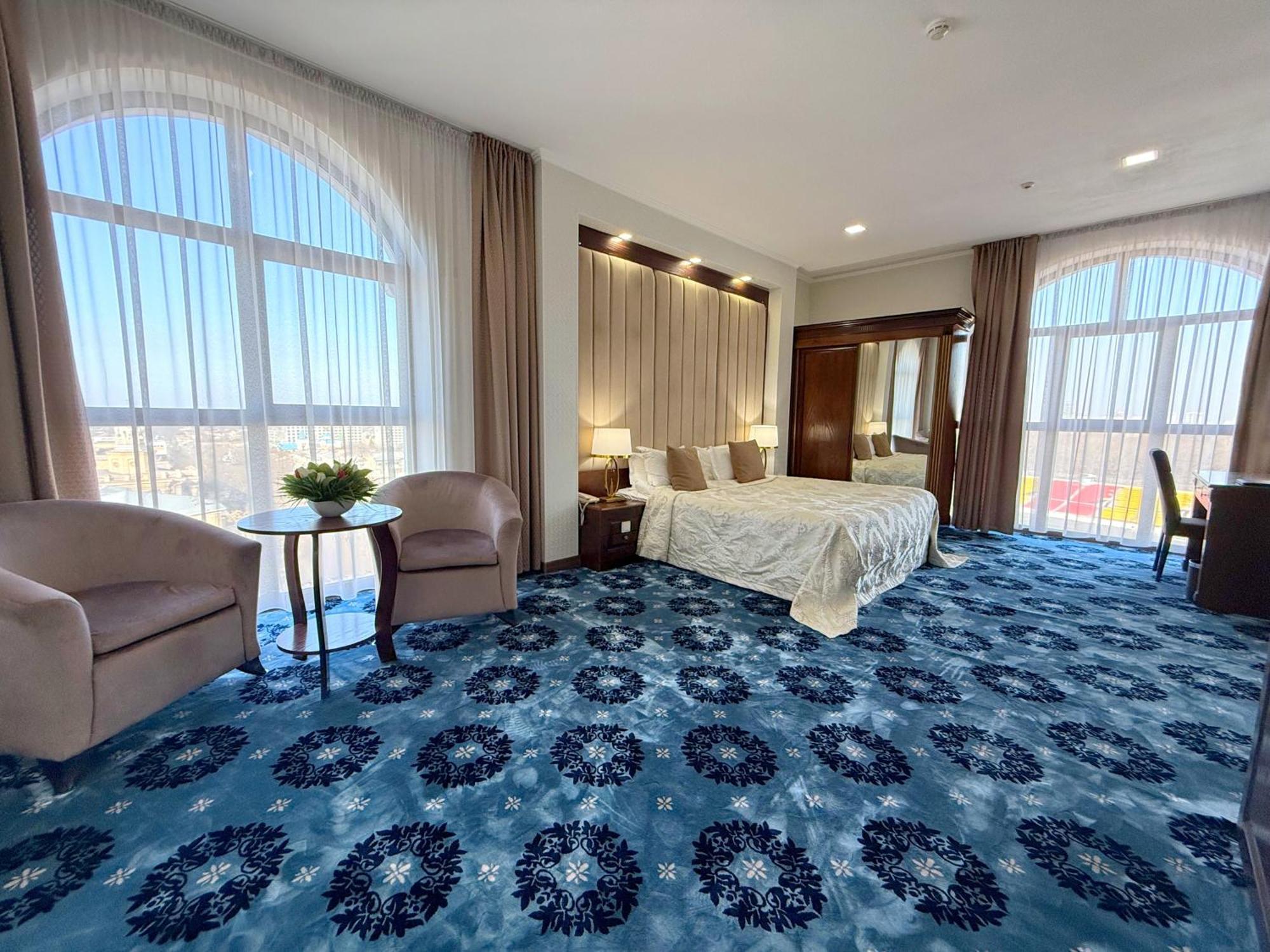 Plaza Hotel Bishkek Exterior foto